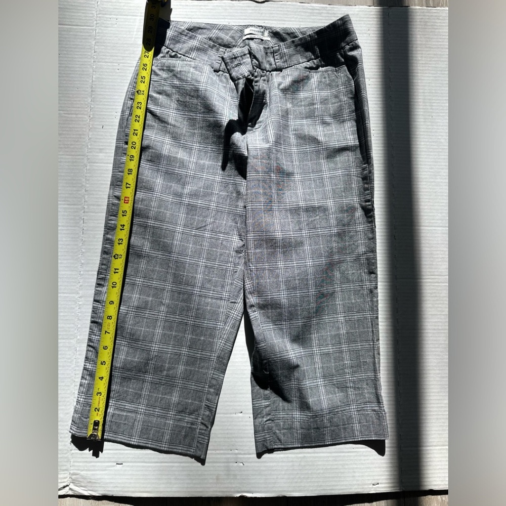 Dockers Black and White Plaid mid rise curvy capri pants/ size 8